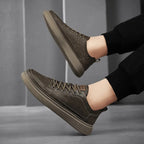 Tênis Masculino em Couro Tecnológico: Conforto e Estilo Diário