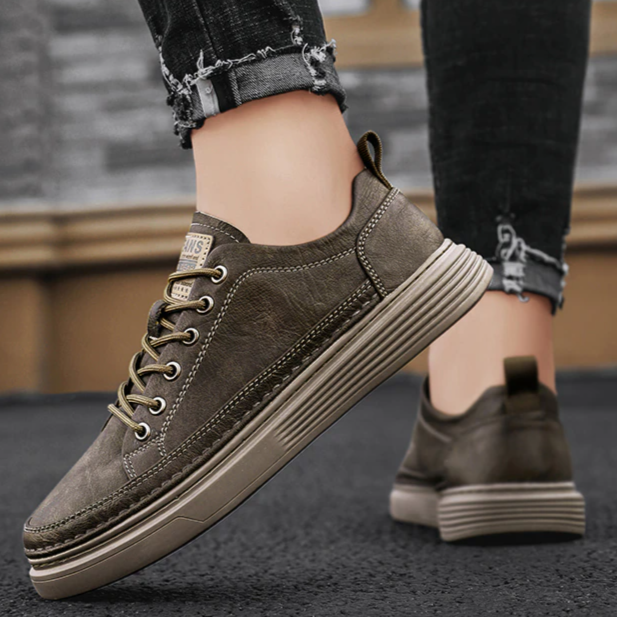 Tênis Masculino em Couro Tecnológico: Conforto e Estilo Diário