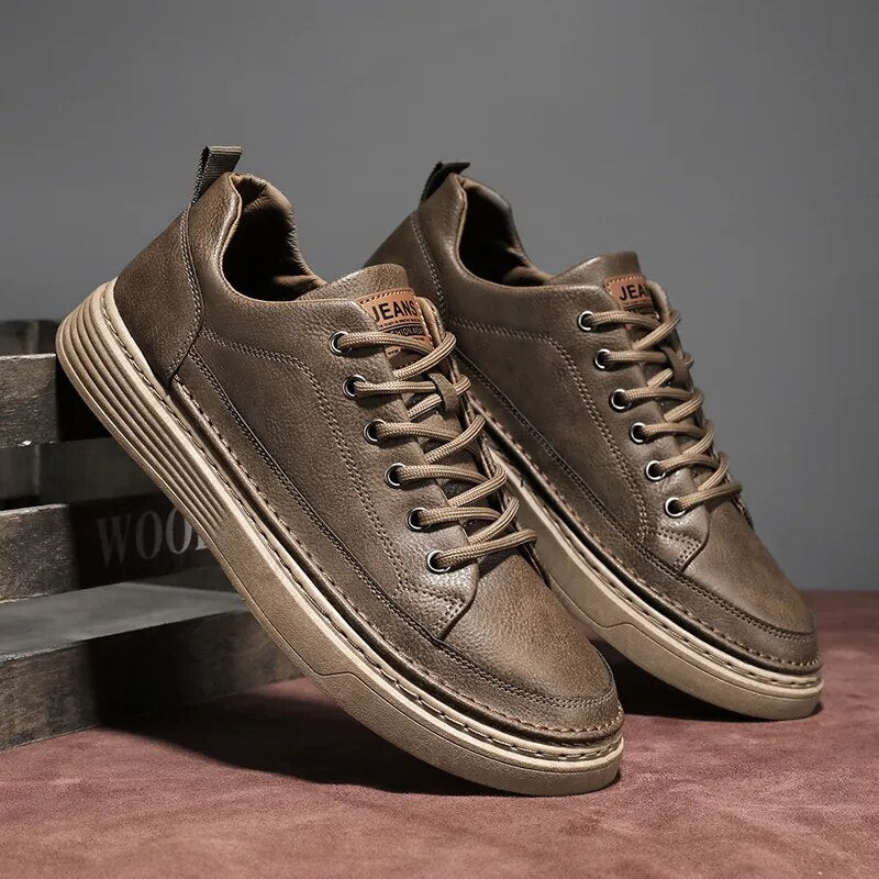 Tênis Masculino em Couro Tecnológico: Conforto e Estilo Diário