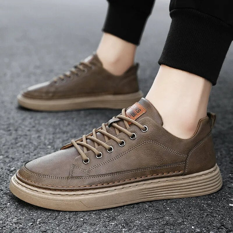 Tênis Masculino em Couro Tecnológico: Conforto e Estilo Diário