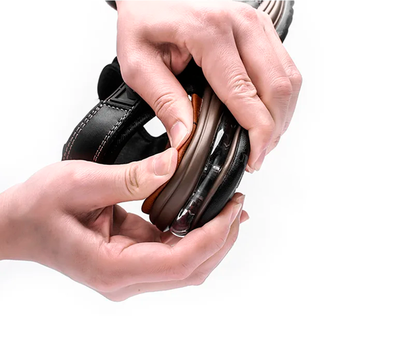 Sandália em Couro Tecnológico com Conforto Ortopédico e Ajuste Perfeito