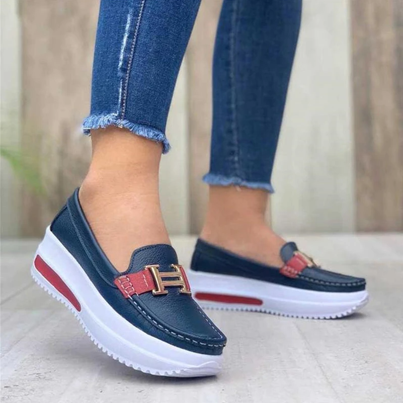 Mocassim Feminino em Couro Tecnológico: Conforto e Sofisticação