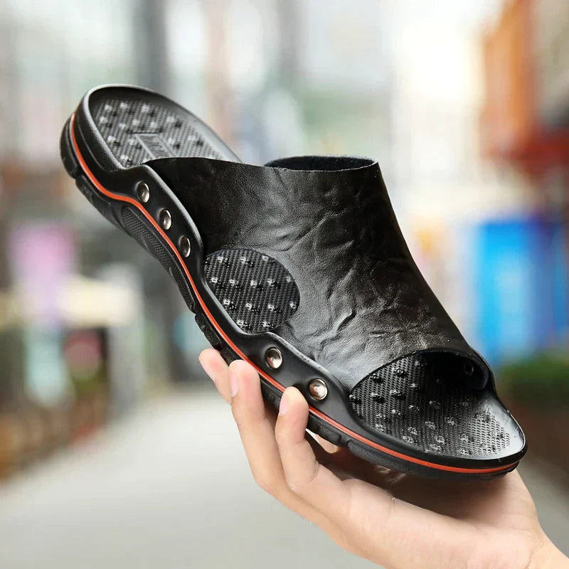 Sandália Masculina em Couro Tecnológico com Sola Ortopédica
