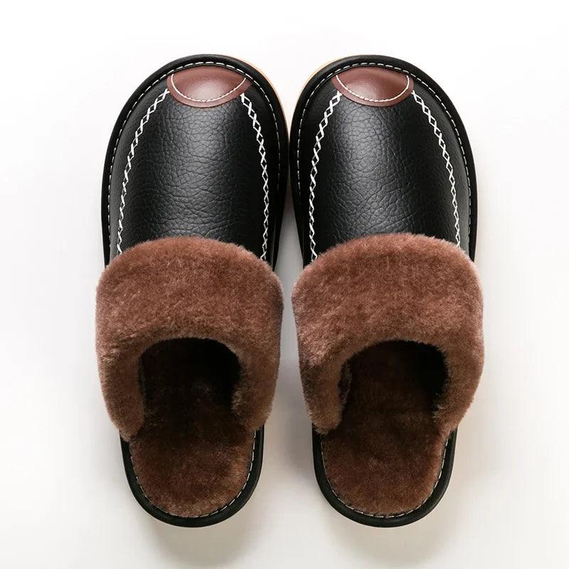 Pantufa Masculina em Couro Tecnológico com Forro Peluciado