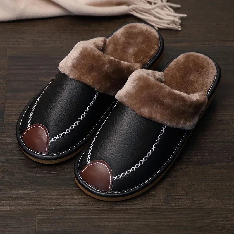 Pantufa Masculina em Couro Tecnológico com Forro Peluciado