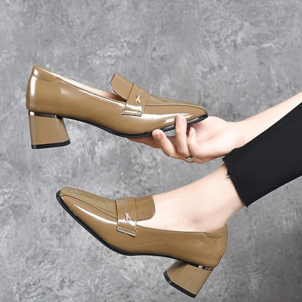 Scarpin Feminino em Couro Tecnológico: Conforto e Luxo para Seus Pés