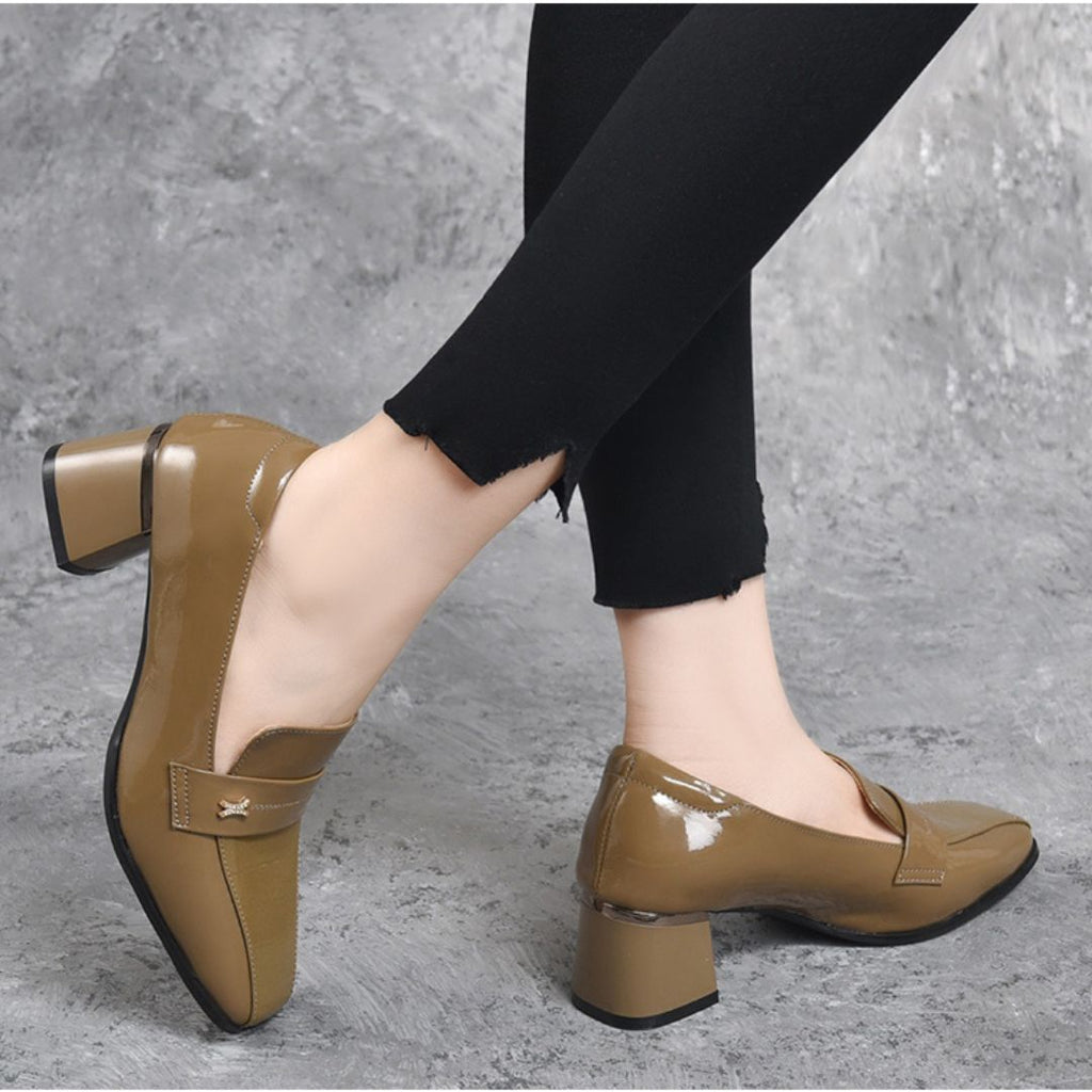 Scarpin Feminino em Couro Tecnológico: Conforto e Luxo para Seus Pés