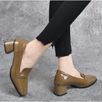 Scarpin Feminino em Couro Tecnológico: Conforto e Luxo para Seus Pés