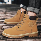 Bota Masculina de Couro Tecnológico com Cano Médio e Estilo Elegante