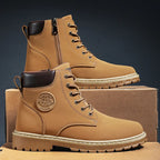 Bota Masculina de Couro Tecnológico com Cano Médio e Estilo Elegante