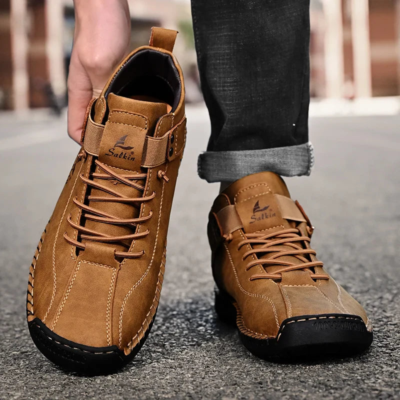 Bota Masculina em Couro Tecnológico: Conforto e Estilo Casual