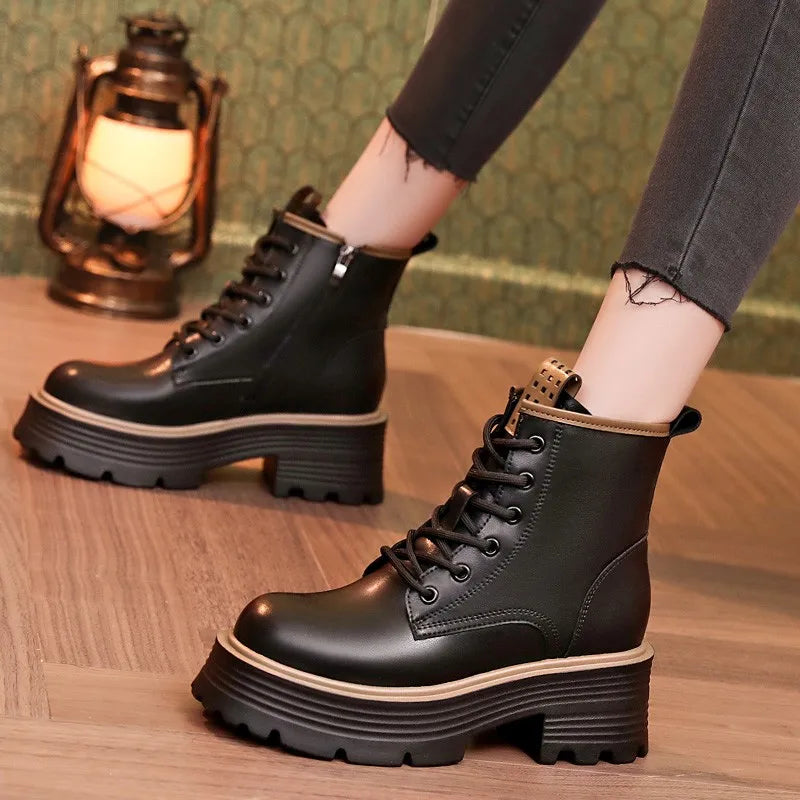 Bota Feminina em Couro Tecnológico: Elegância e Conforto Térmico