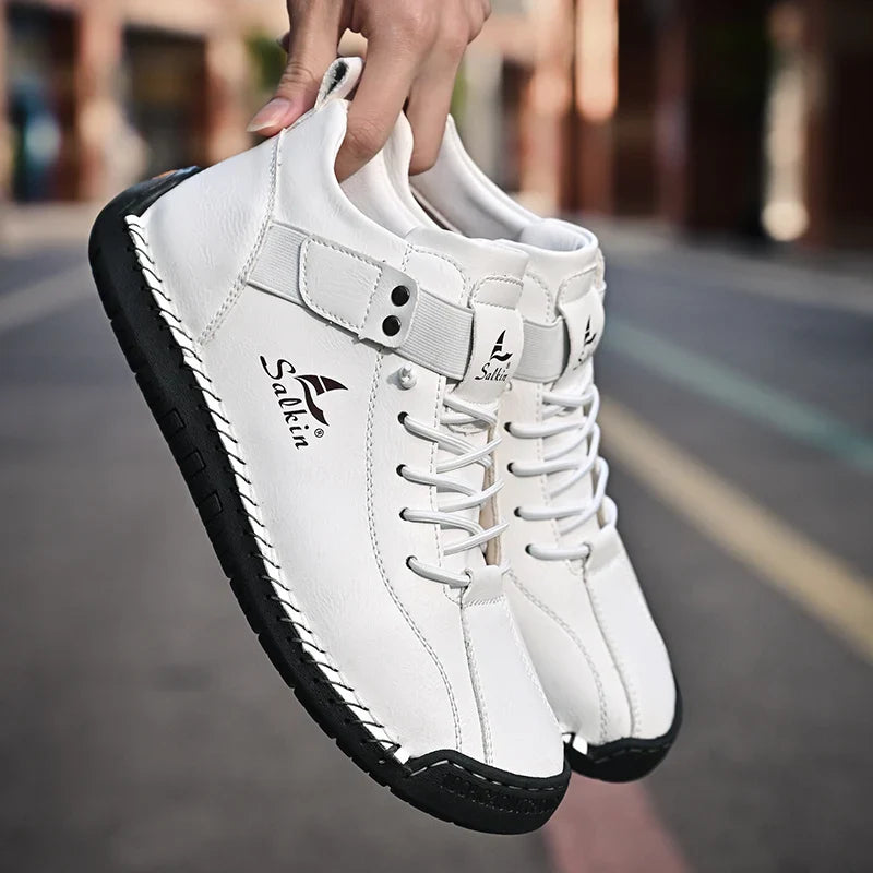 Bota Masculina em Couro Tecnológico: Conforto e Estilo Casual