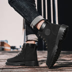 Bota Masculina de Couro Tecnológico com Cano Médio e Estilo Elegante