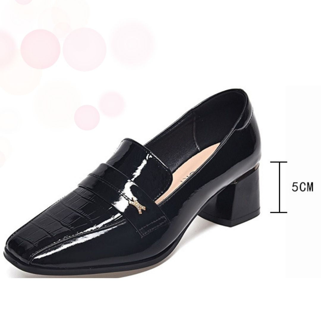 Scarpin Feminino em Couro Tecnológico: Conforto e Luxo para Seus Pés