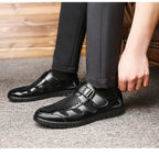 Sandália Masculina em Couro Tecnológico: Conforto e Estilo Elegante