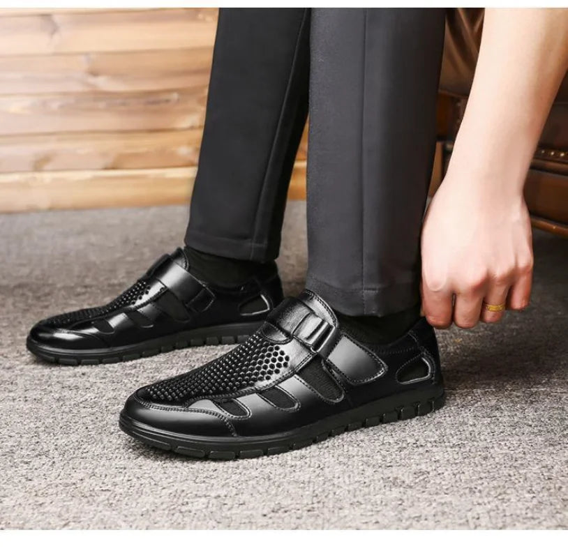 Sandália Masculina em Couro Tecnológico: Conforto e Estilo Elegante
