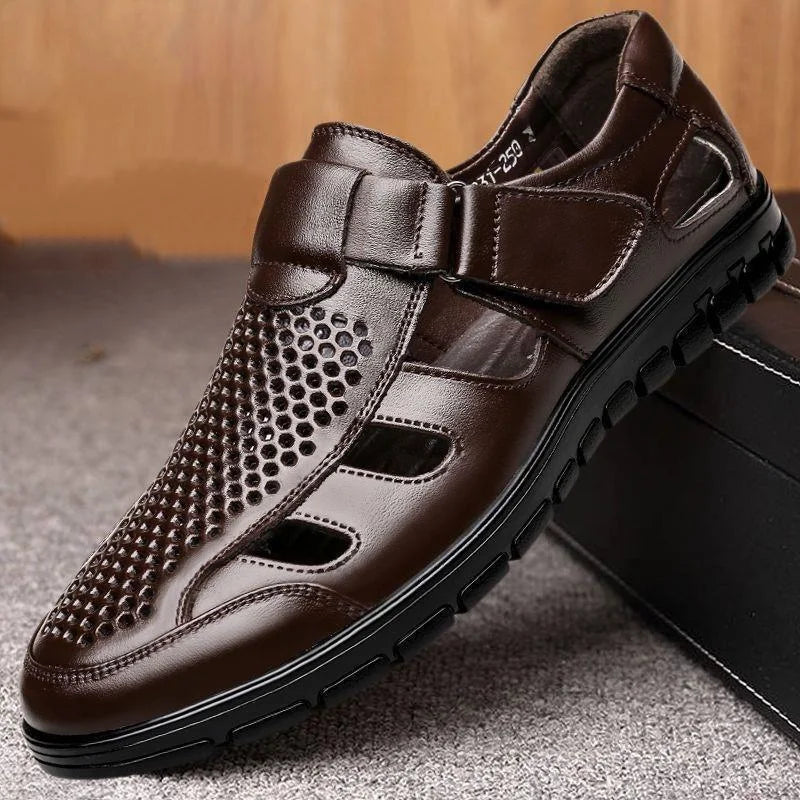 Sandália Masculina em Couro Tecnológico: Conforto e Estilo Elegante
