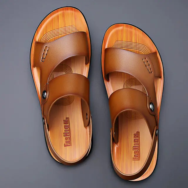 Sandália Masculina em Couro Tecnológico com Sola Ortopédica Confortável