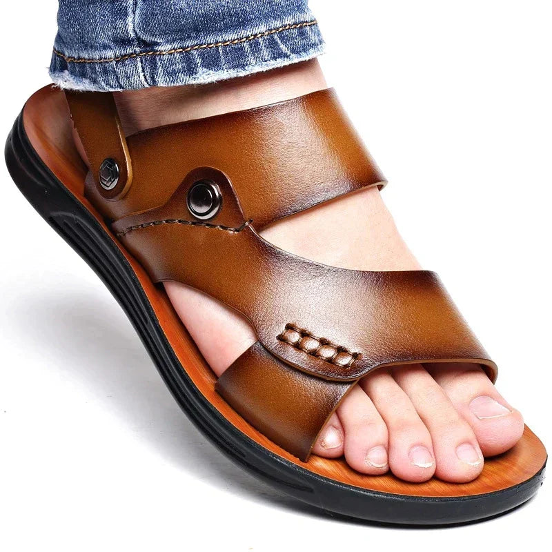 Sandália Masculina em Couro Tecnológico com Sola Ortopédica Confortável