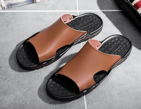 Sandália Masculina em Couro Tecnológico com Solado Ortopédico