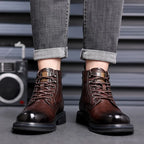 Bota Unissex em Couro Tecnológico: Elegância e Durabilidade Superior