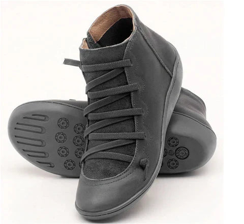 Bota Feminina Cano Curto em Couro Resistente e Confortável