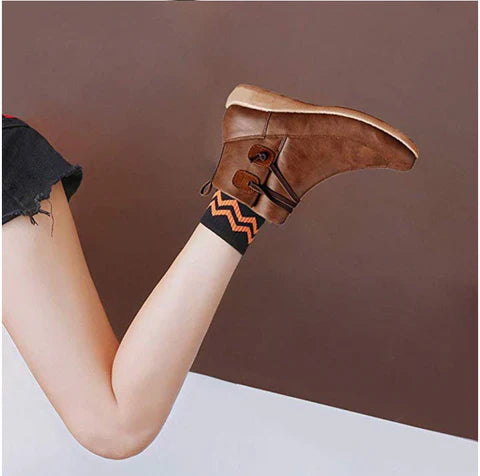 Bota Feminina Cano Curto em Couro Resistente e Confortável