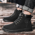 Bota Masculina de Couro Tecnológico com Cano Médio e Estilo Elegante