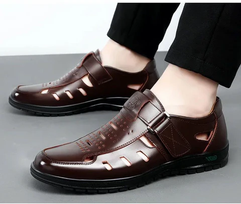 Sandália Masculina em Couro Tecnológico: Conforto e Estilo Elegante