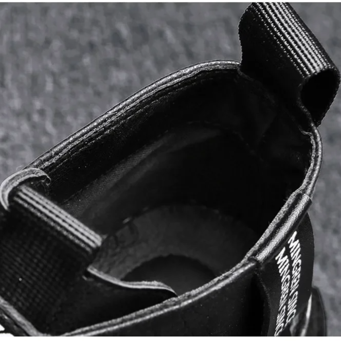 Bota Masculina em Couro Tecnológico Impermeável e Resistente