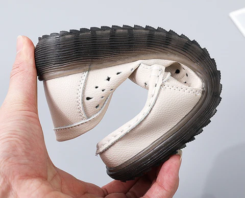 Mocassim Feminino em Couro Tecnológico: Conforto e Elegância Diária