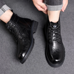 Bota Unissex em Couro Tecnológico: Elegância e Durabilidade Superior