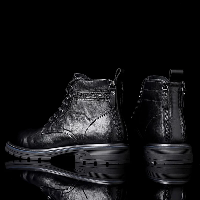 Bota Unissex em Couro Tecnológico: Elegância e Durabilidade Superior