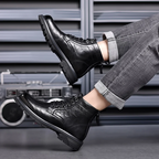 Bota Unissex em Couro Tecnológico: Elegância e Durabilidade Superior