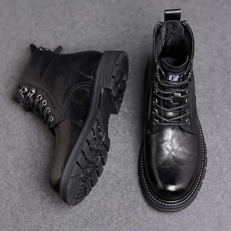 Bota Unissex em Couro Tecnológico: Elegância e Durabilidade Superior