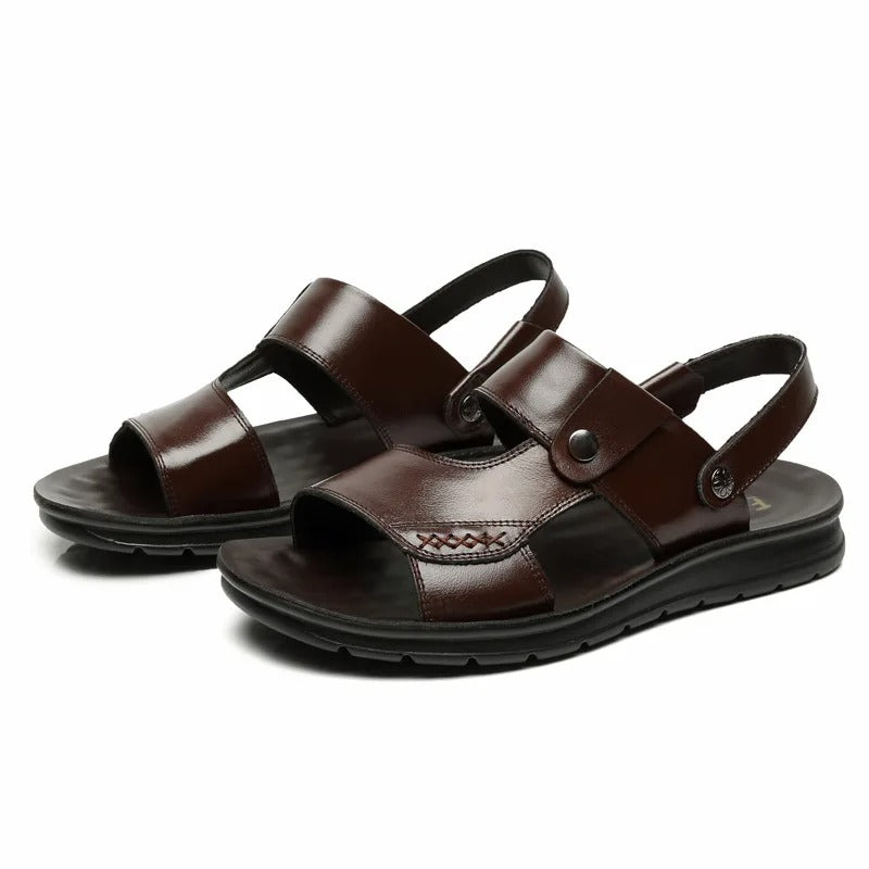 Sandália em Couro Tecnológico com Conforto Ortopédico e Leveza