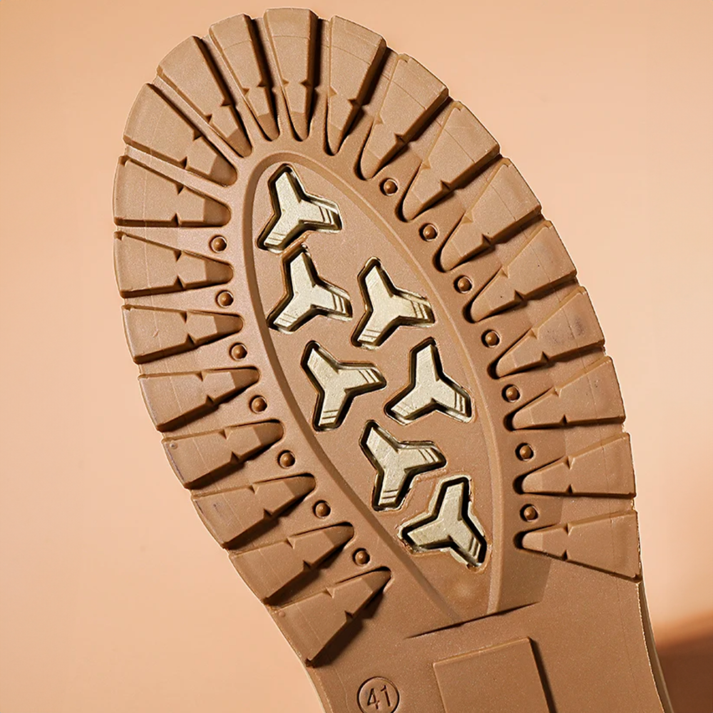 Bota Masculina de Couro Tecnológico com Cano Médio e Estilo Elegante