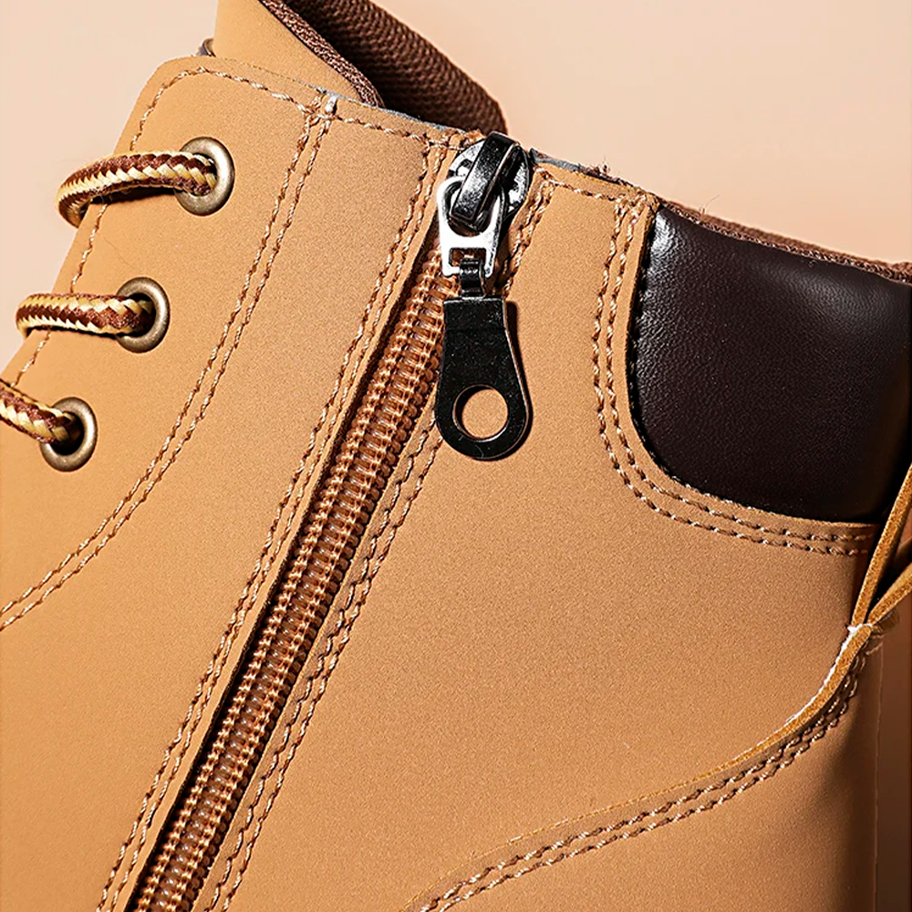 Bota Masculina de Couro Tecnológico com Cano Médio e Estilo Elegante