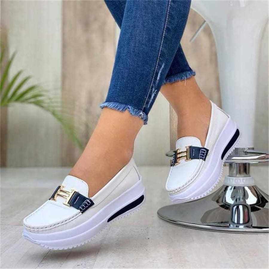 Mocassim Feminino em Couro Genuíno: Conforto e Estilo Moderno