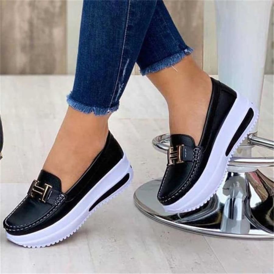 Mocassim Feminino em Couro Genuíno: Conforto e Estilo Moderno