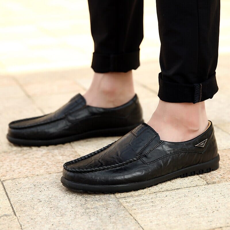 Mocassim Masculino em Couro Tecnológico: Elegância e Conforto Duradouros