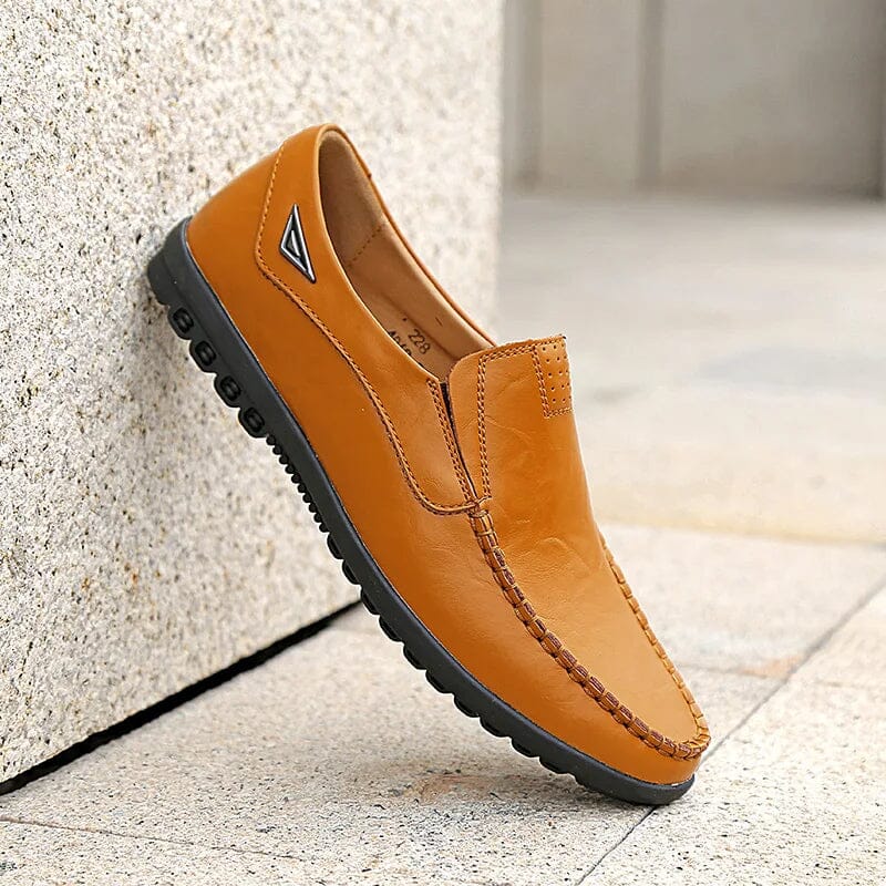 Mocassim Masculino em Couro Tecnológico: Elegância e Conforto Duradouros