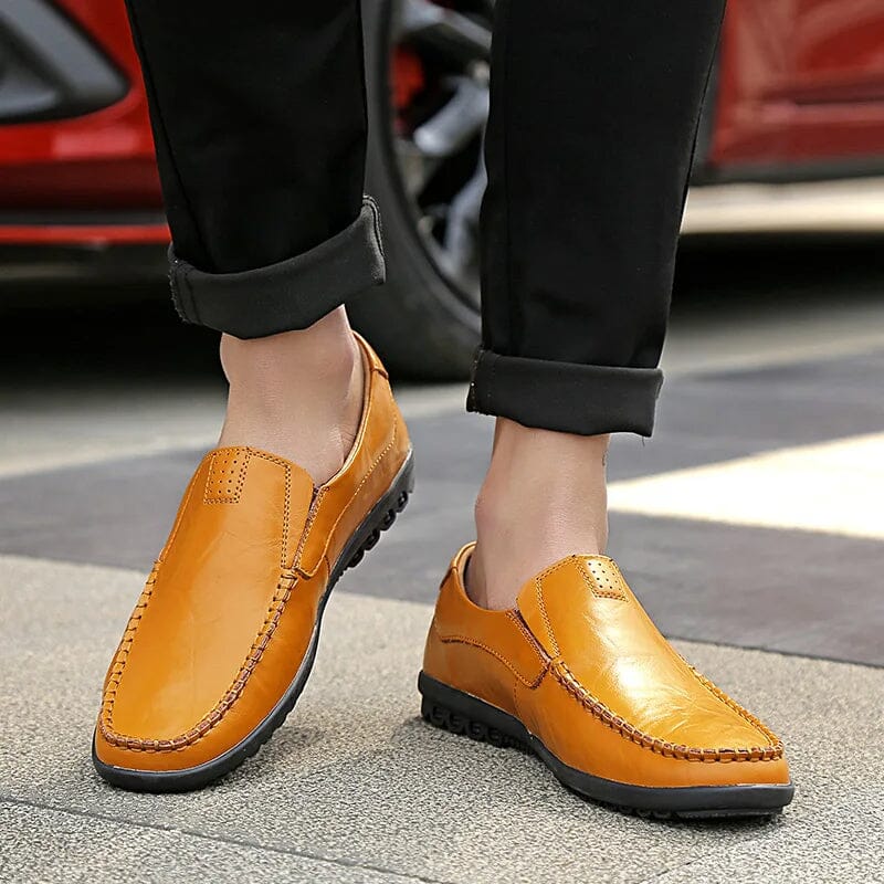 Mocassim Masculino em Couro Tecnológico: Elegância e Conforto Duradouros