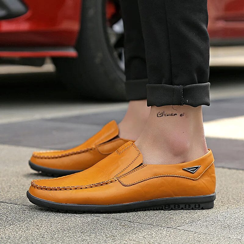 Mocassim Masculino em Couro Tecnológico: Elegância e Conforto Duradouros