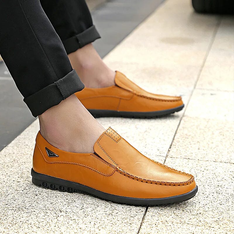 Mocassim Masculino em Couro Tecnológico: Elegância e Conforto Duradouros