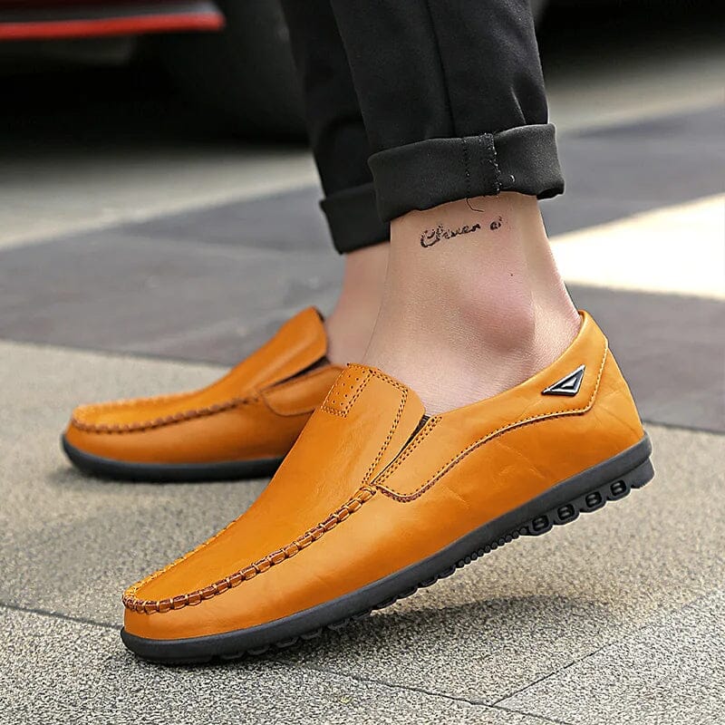 Mocassim Masculino em Couro Tecnológico: Elegância e Conforto Duradouros
