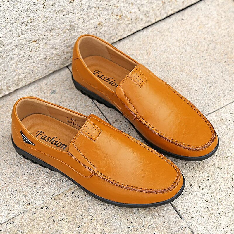 Mocassim Masculino em Couro Tecnológico: Elegância e Conforto Duradouros