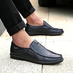 Mocassim Masculino em Couro Tecnológico: Elegância e Conforto Duradouros