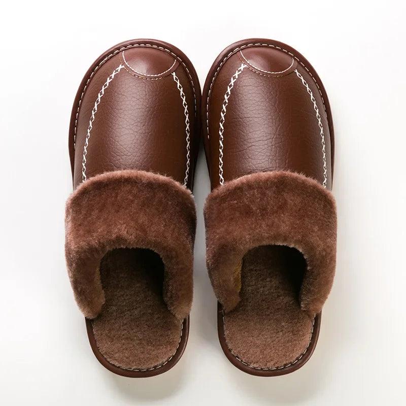 Pantufa Masculina em Couro Tecnológico com Forro Peluciado